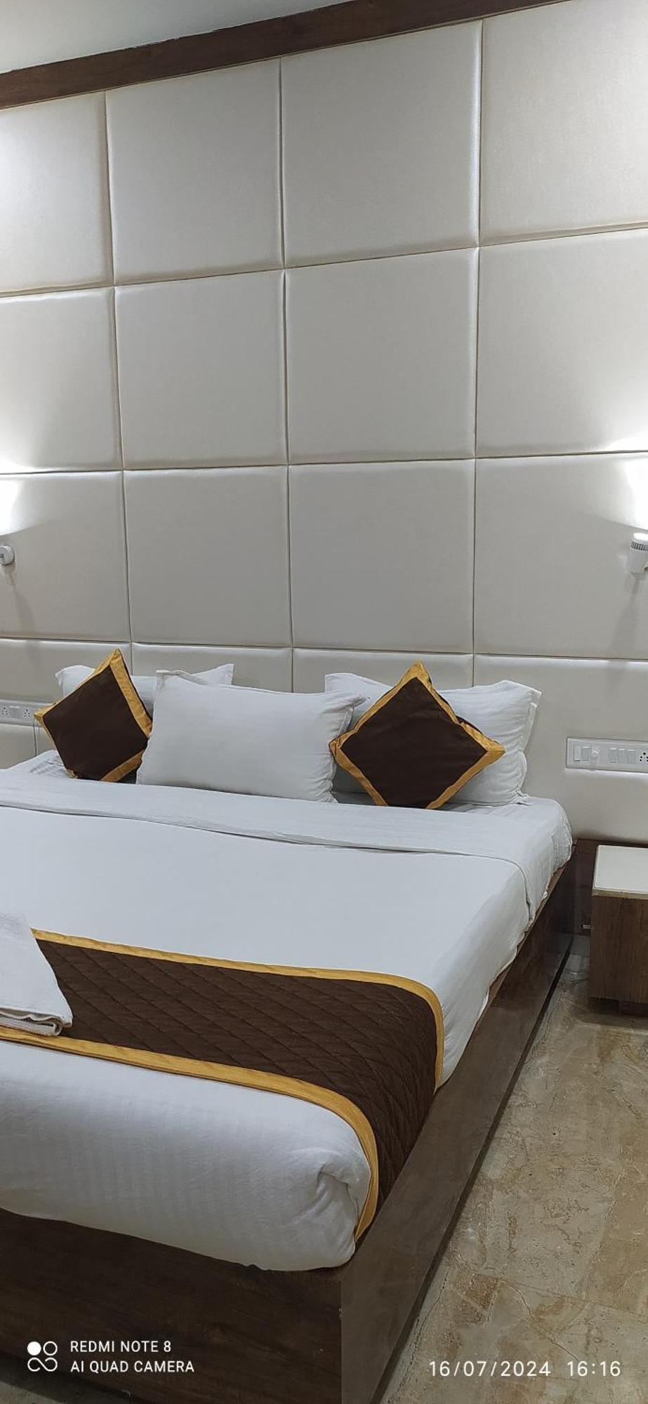 Grace Residency Chennai Airport Hotel Kültér fotó